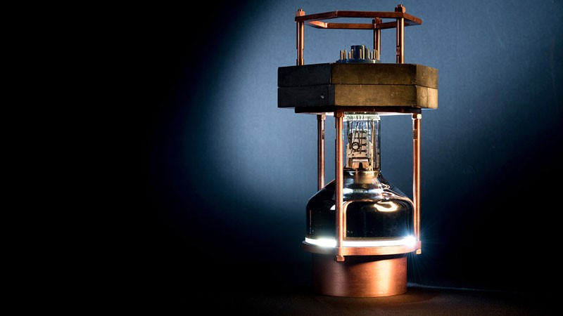 Pint-size neutrino, Photo: Jean Lachat Courtesy of University of Chicago