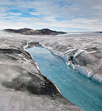dark particles coat Greenland ice sheet and promote melting