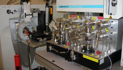 Automatic parallel high-efficiency capillary reversed-phase LC-linear ion trap mass spectrometry system