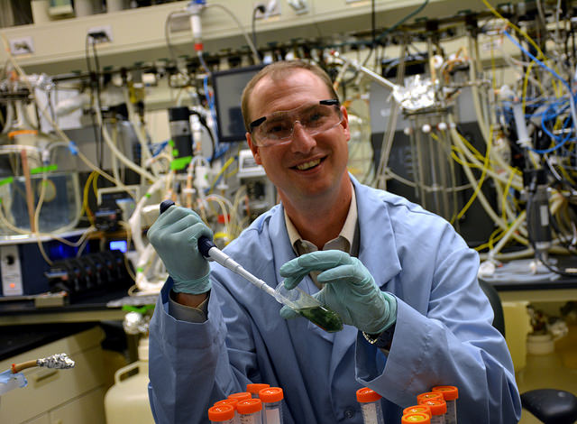 Hans Bernstein in lab