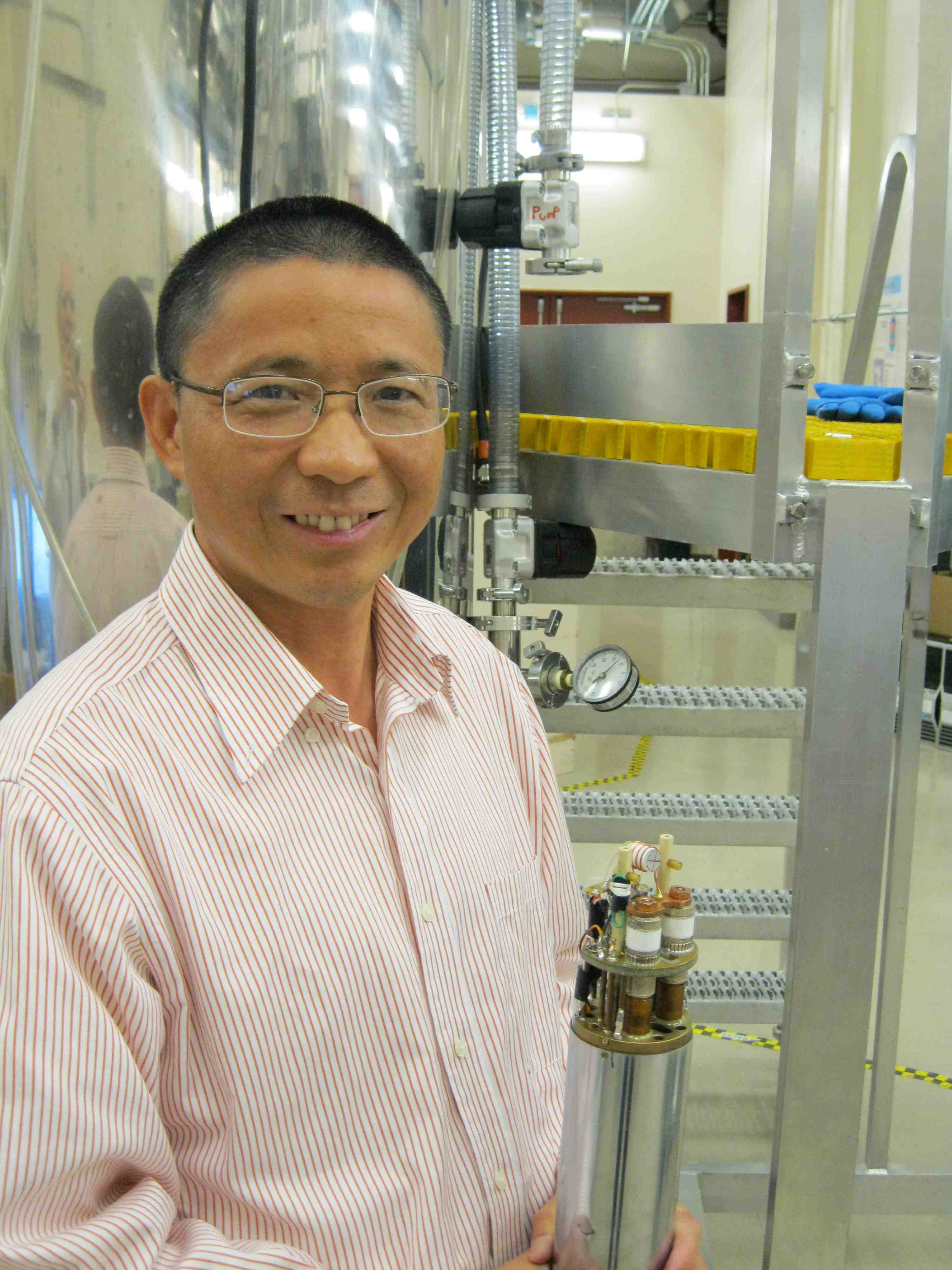 Jian Zhi Hu with experimental battery