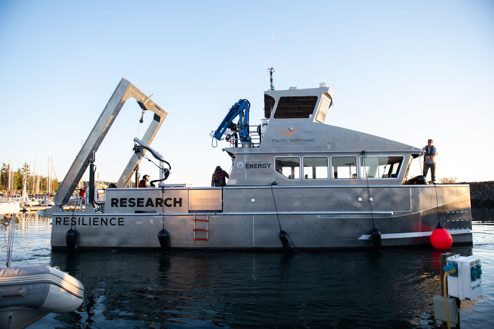 The RV Resilience leaving the marina.