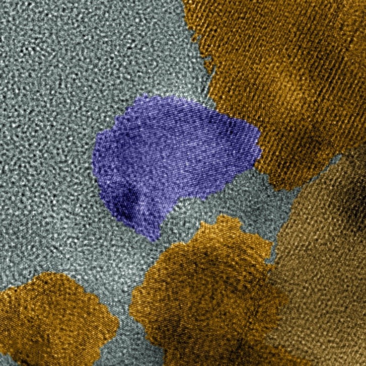 This colorized high-resolution TEM microscope image shows the catalyst’s two phases, MoP in purple, MoP2 in yellow.