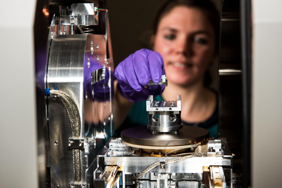 Newswise: Exploring Oxidative Pathways in Nuclear Fuel