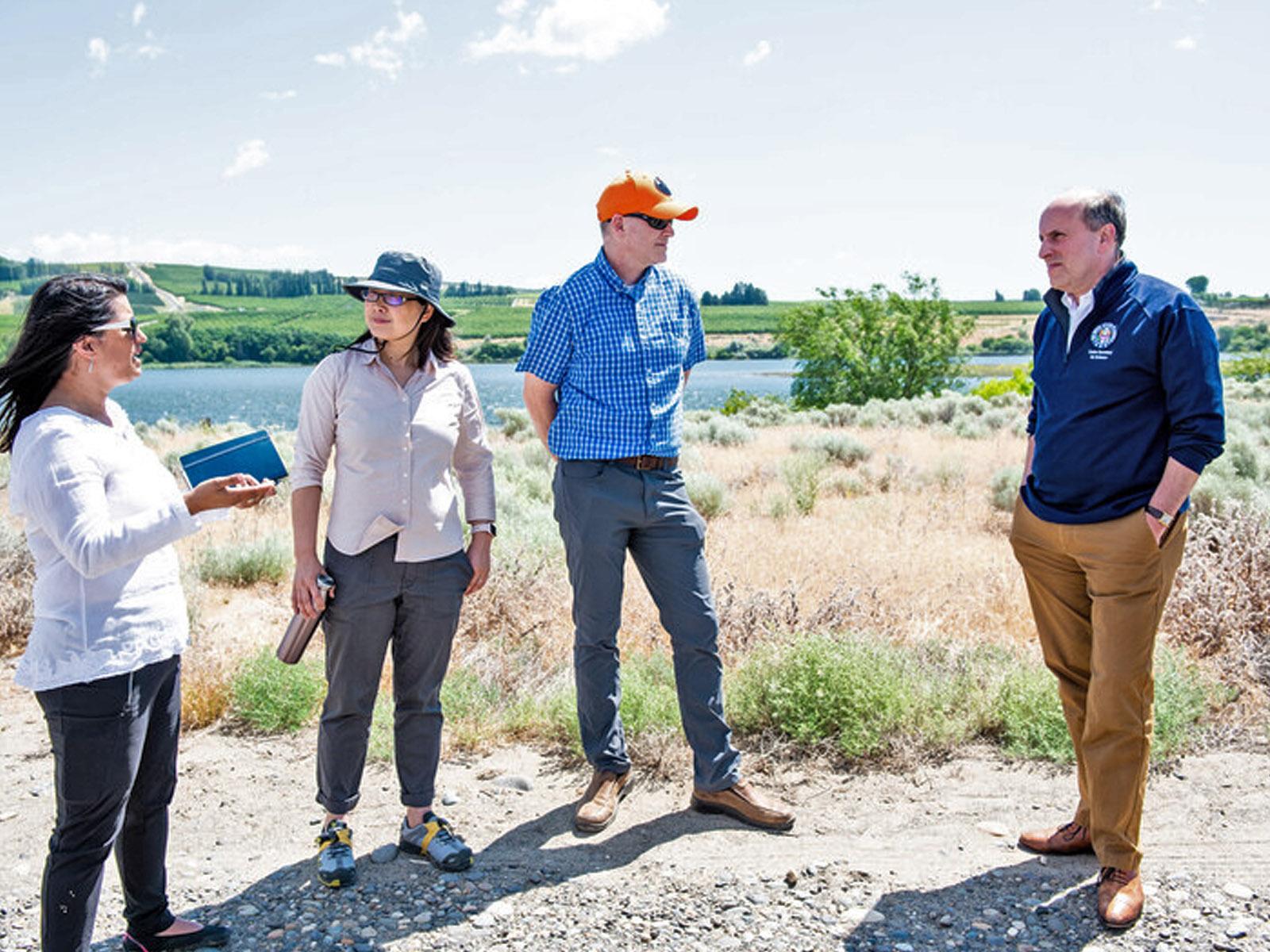 PNNL staff speak with DOE Undersecretary Paul Dabbar