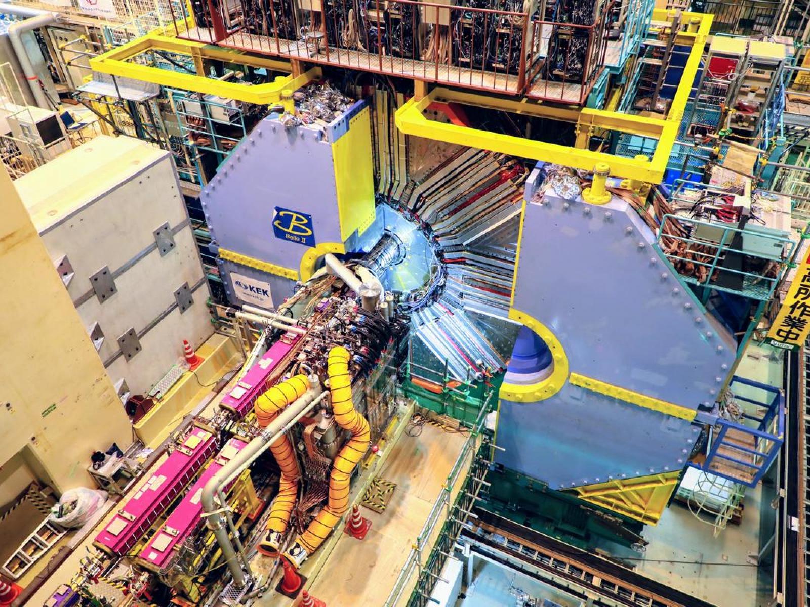 The SuperKEKB accelerator upgrade and Belle II detector