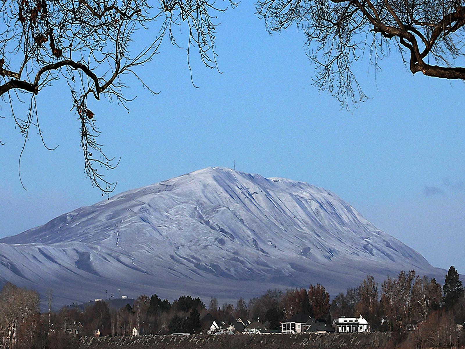 Photo of a mountain