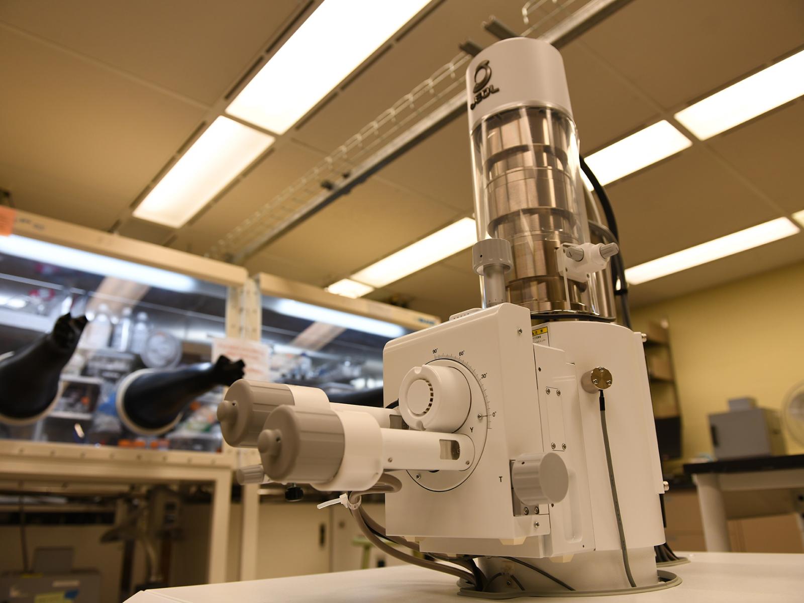 JEOL JSMIT200LA Scanning Electron Microscope PNNL