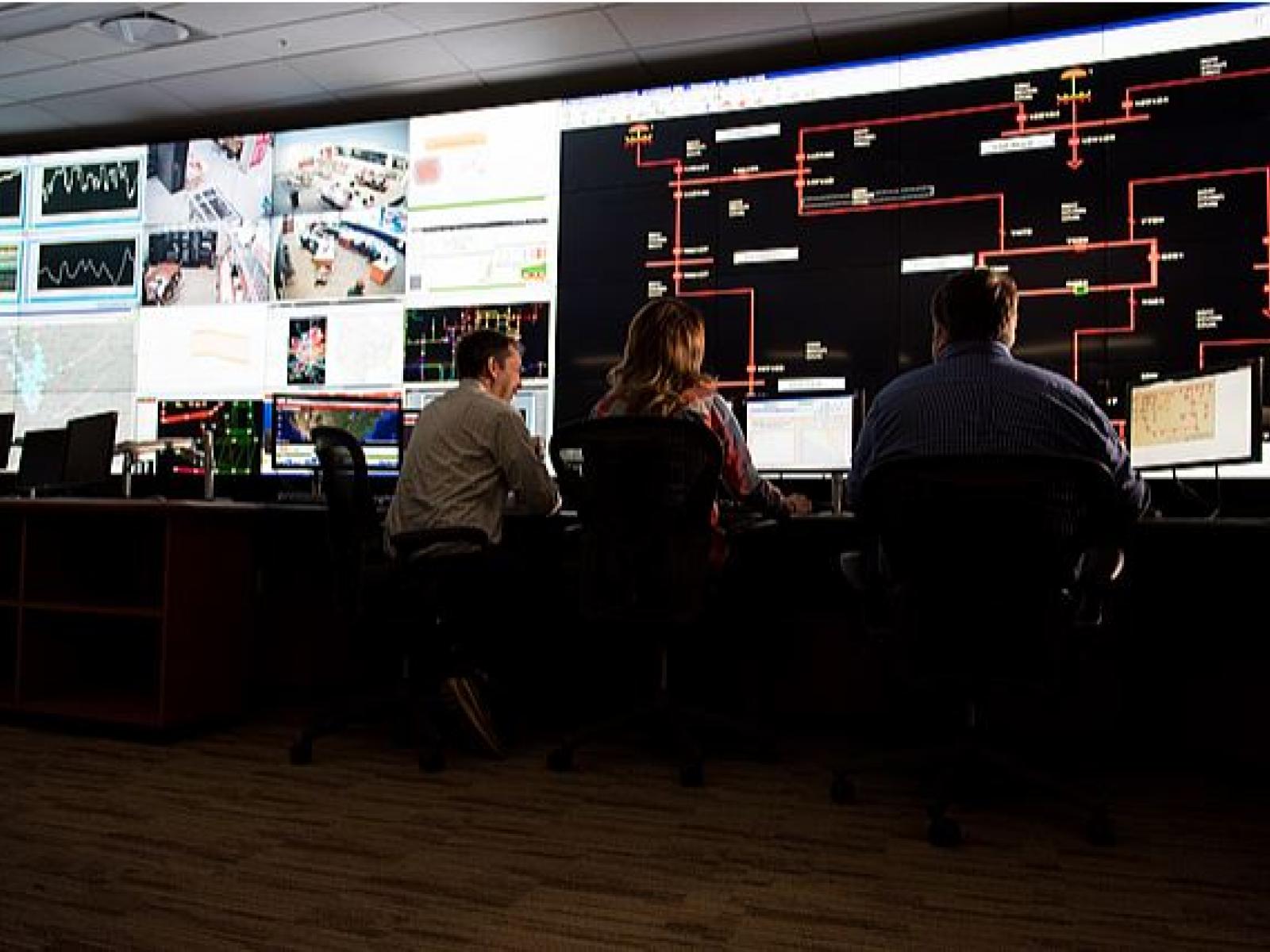 EIOC west control room 17