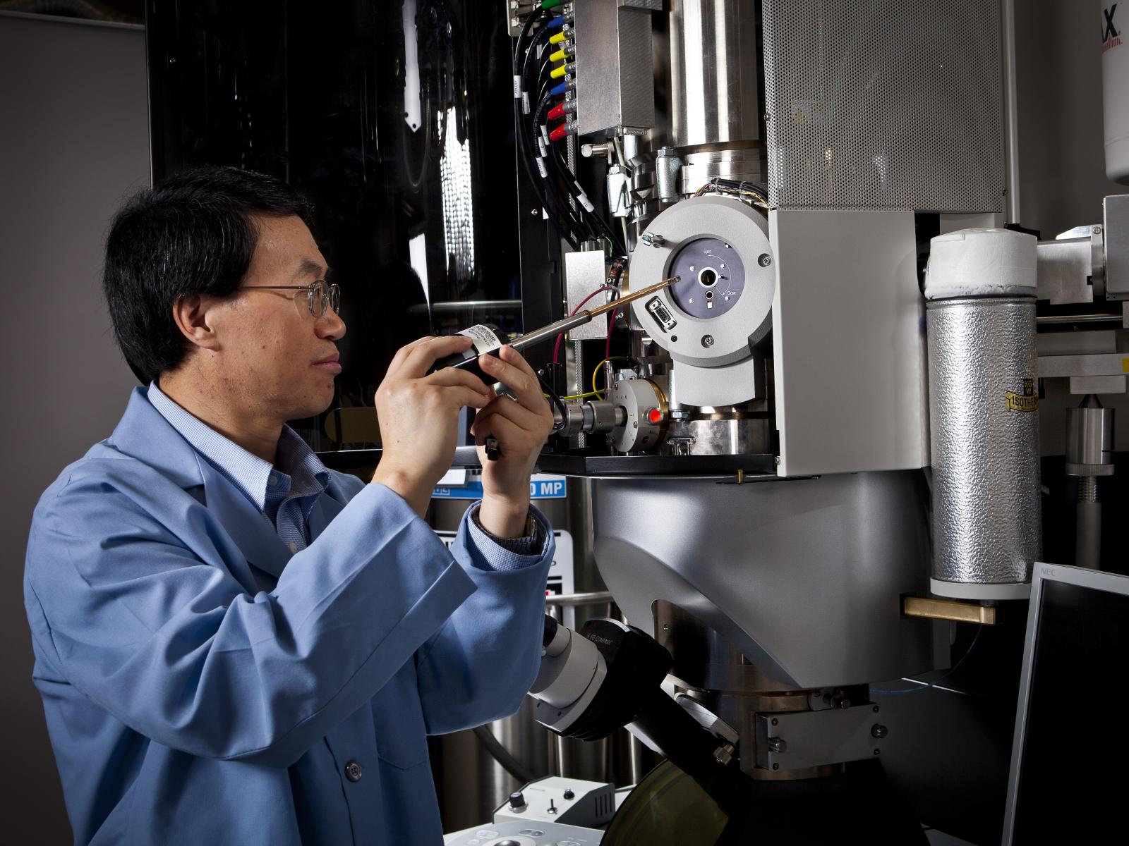 Chongmin and Scanning Electron Microsope