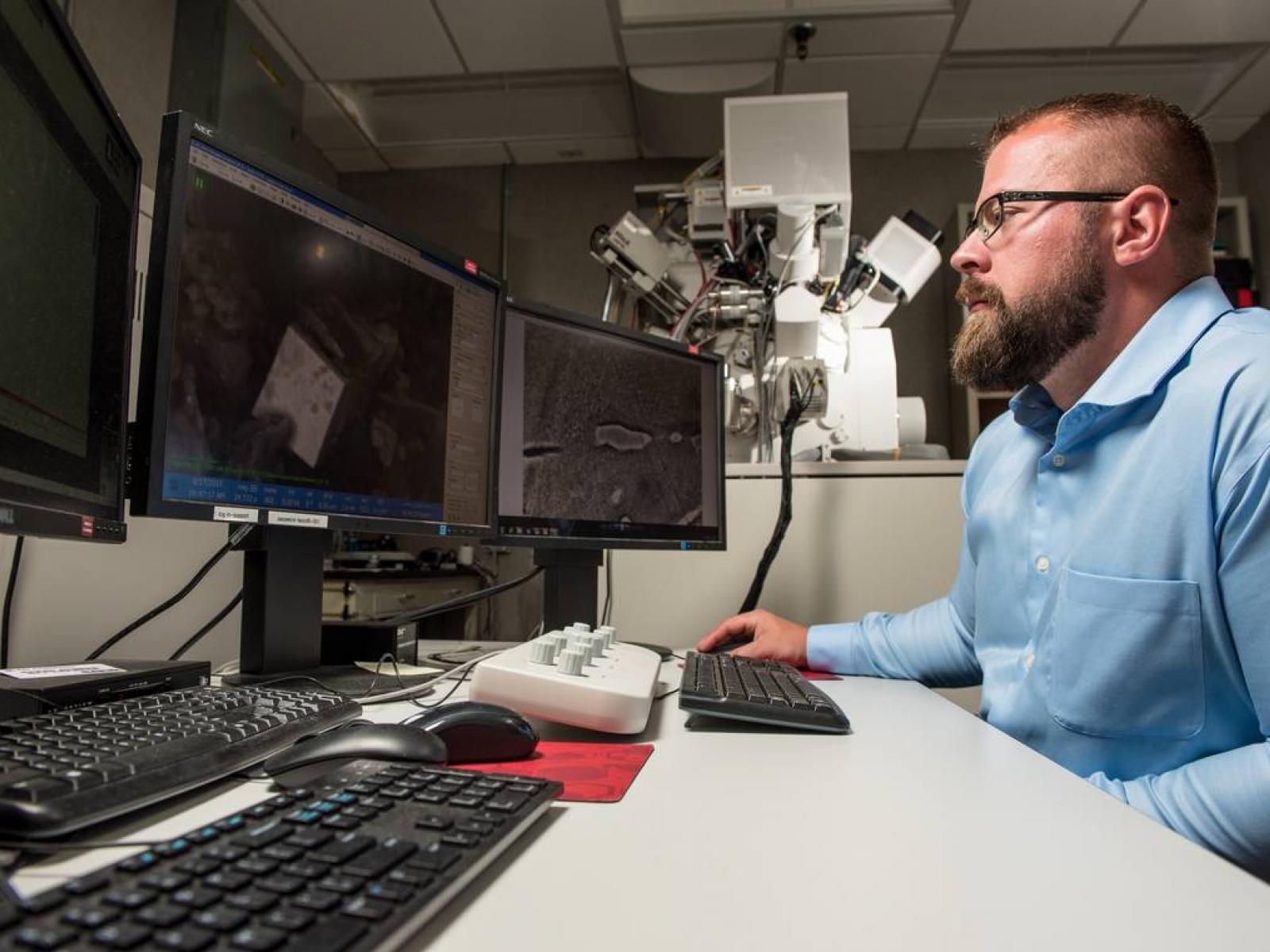 Focused Ion Beam (FIB)