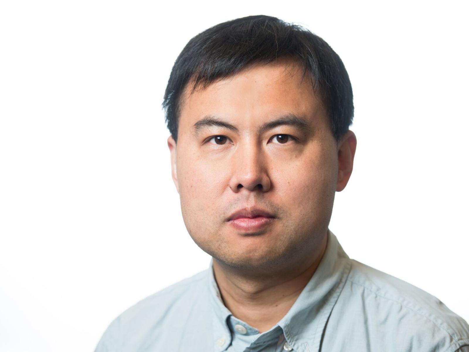 headshot of zeli tan