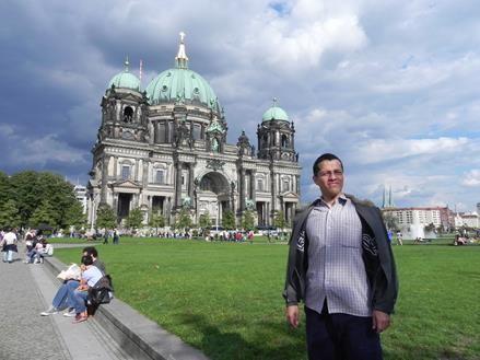 Gutiérrez spent eight years in Germany as a researcher at the Technical University of Munich. Here he is in front of the Berlin Cathedral.