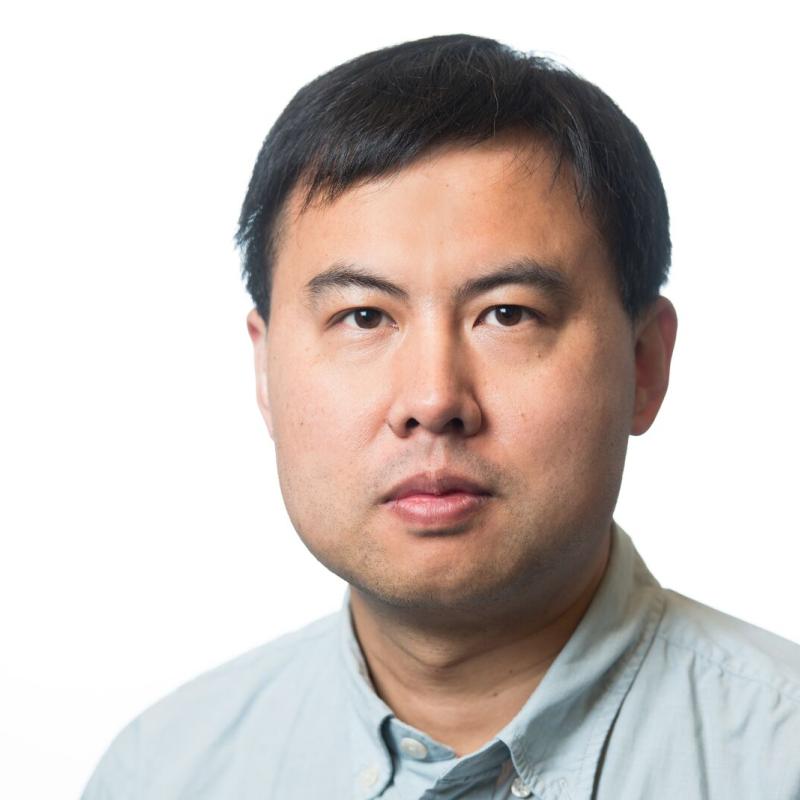 headshot of zeli tan