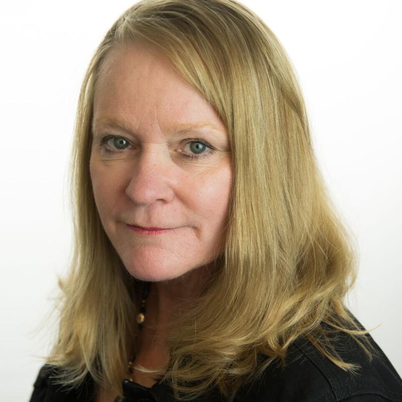 blonde lady in black shirt