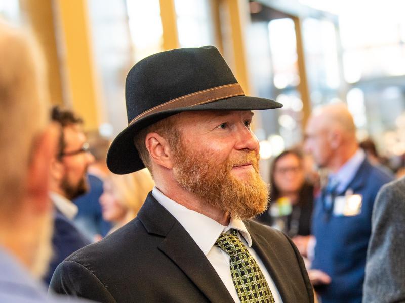 Photo of Dave Heldebrant in profile