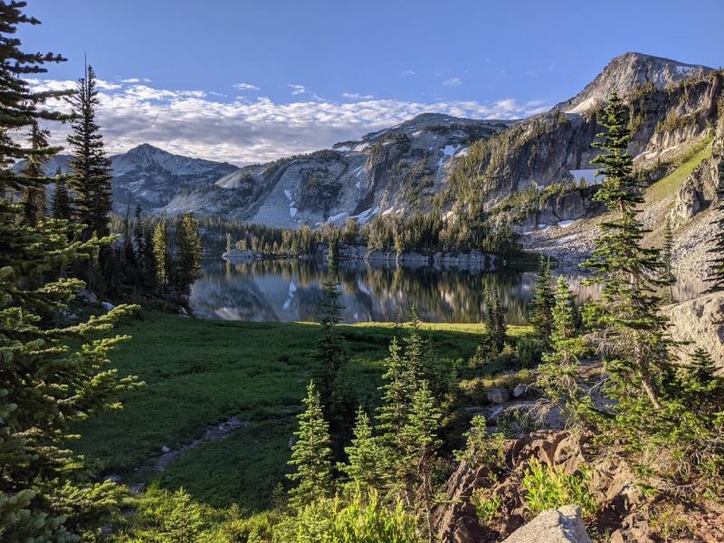 Small lake surrounded by mountains and trees