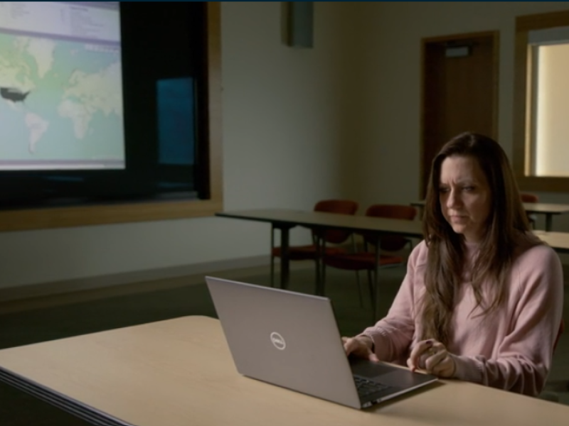 Lauren Charles using Biofeeds on her computer