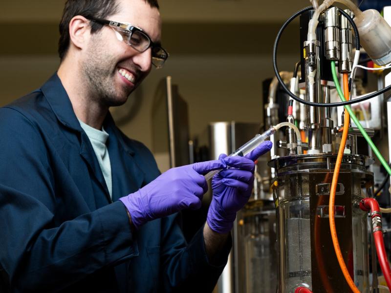 Jeff Czajka in his laboratory space at PNNL.