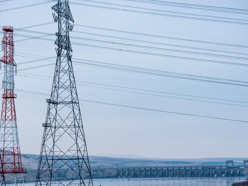 Power lines near McNary Dam