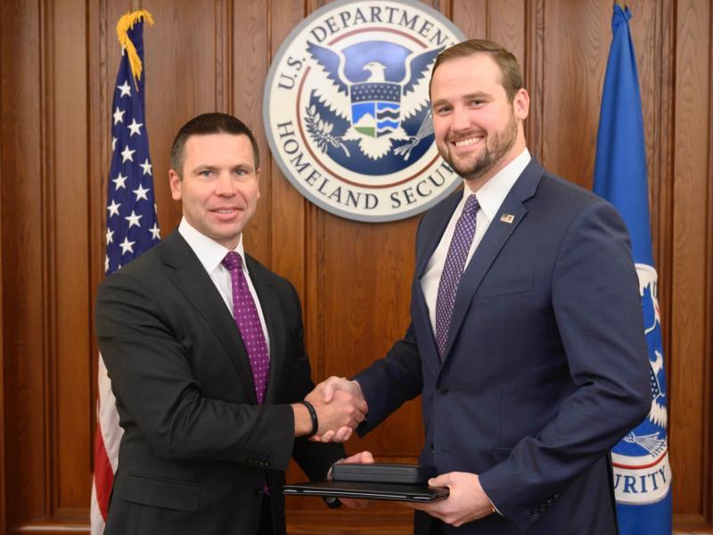 Former U.S. Department of Homeland Security Acting Secretary Kevin K. shakes hands with PNNL's Thomas Plofchan.
