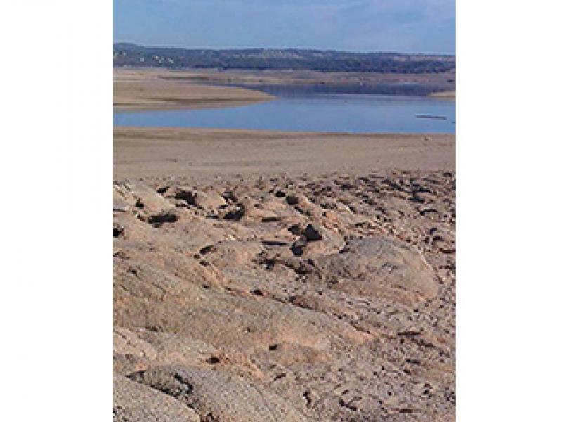 folsom-lake-drought-Jan2014-usgs-200px