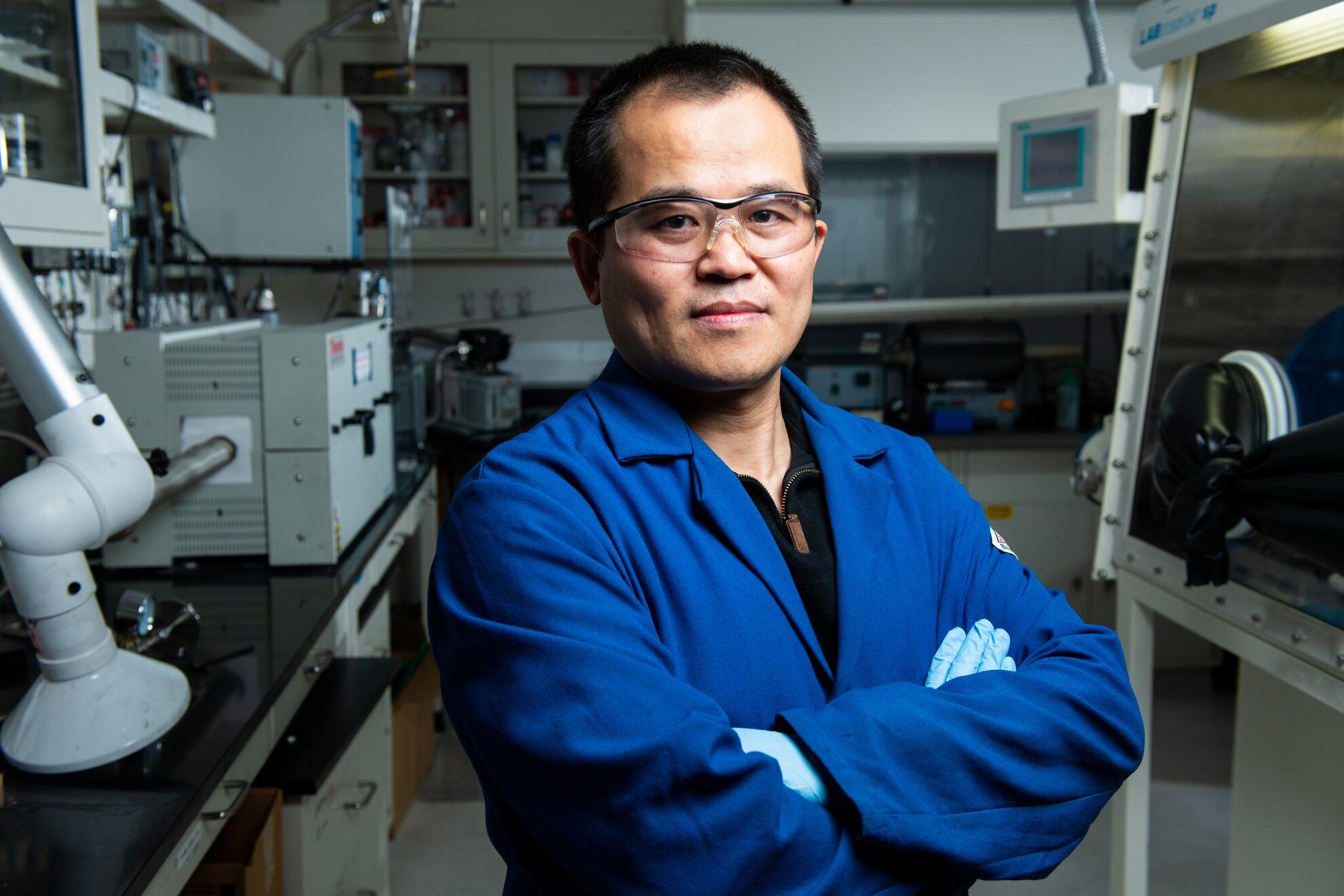Dongping Lu with battery materials lab